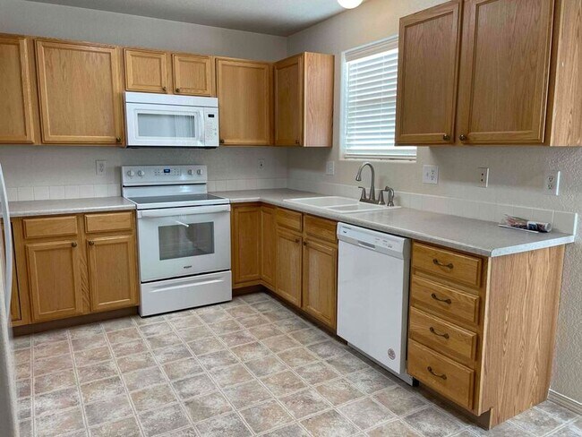 Building Photo - 451 Stardust Ct