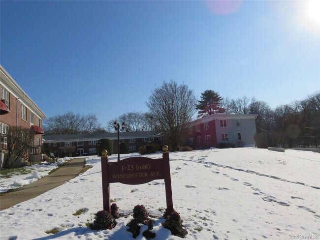 Building Photo - 7 Winchester Ave