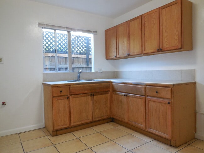 Building Photo - 437 Walnut Ave