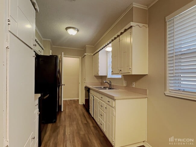 Building Photo - 3328 Woodthrush Ln