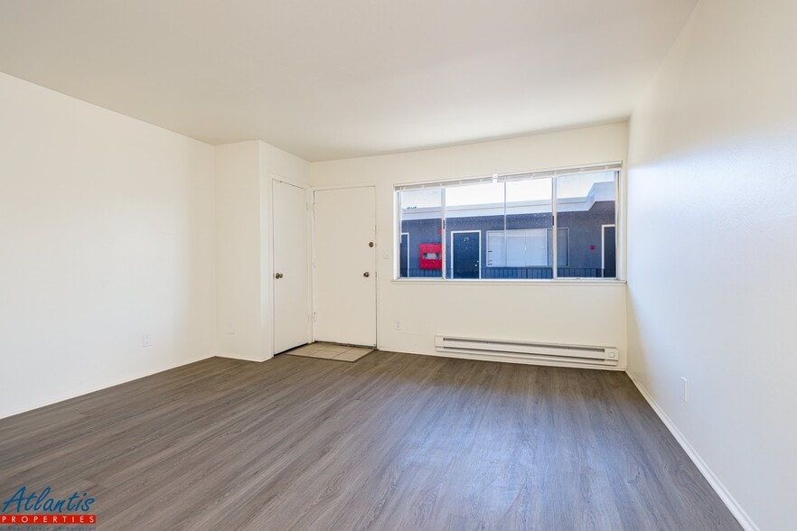 Building Photo - 439 S 4th St