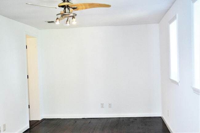 Building Photo - 35 Bogard St