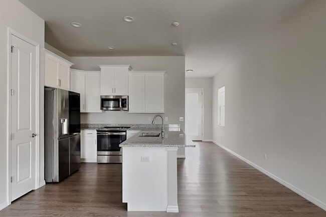 Building Photo - 3109 King Palm Dr