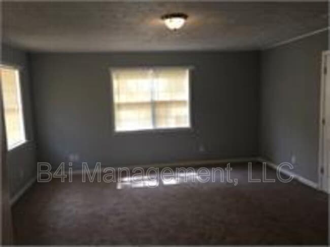 Building Photo - 805 Pamela Dr