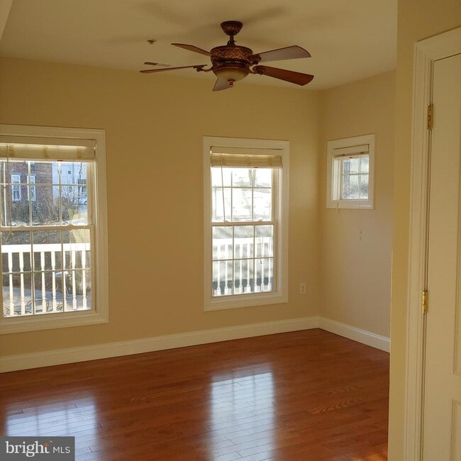 Building Photo - 204 Seneca Way