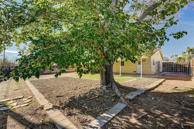 Building Photo - 1516 Inverness Ave