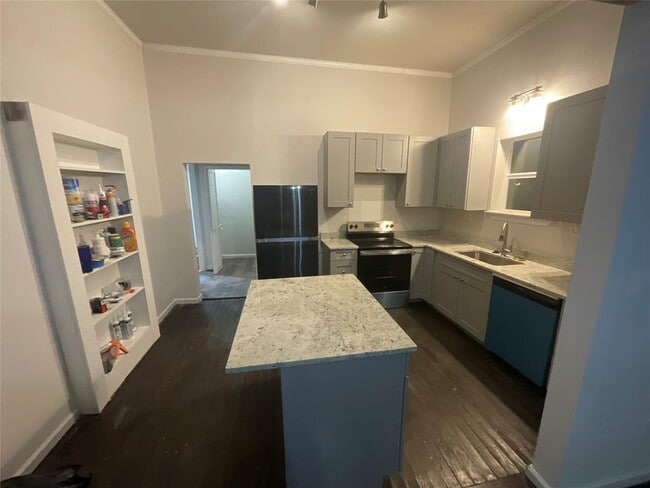 Building Photo - 104 S Broad St