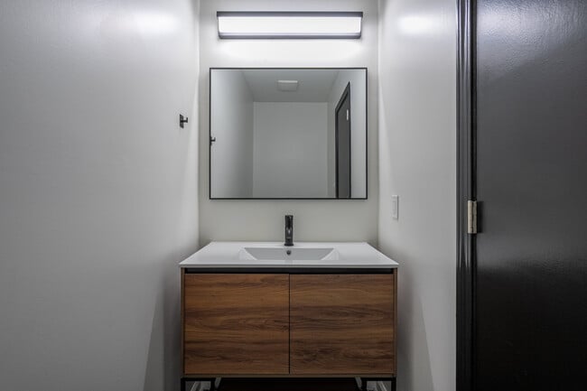 Building Photo - 1545 Springwood Dr SE