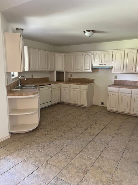 Building Photo - 1218 Saint John Loop