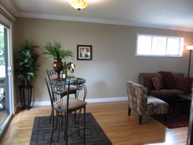 Building Photo - 131 Hawthorne Ave