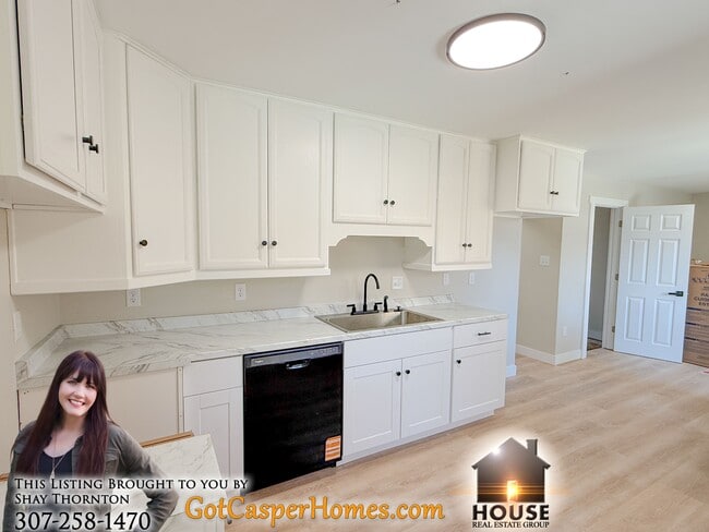 Building Photo - 2414 E 9th St