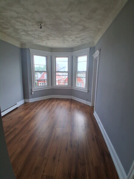 69 Bostwick 3R - 68 Bostwick Ave