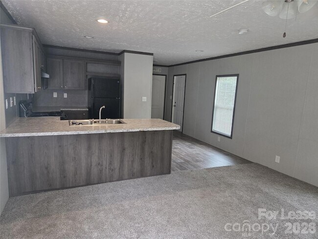 Building Photo - 213 Kimberly Cir