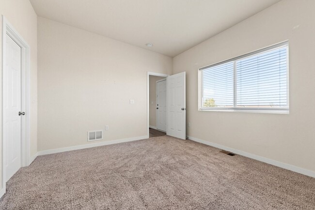 Building Photo - 753-753 E Laporte Dr