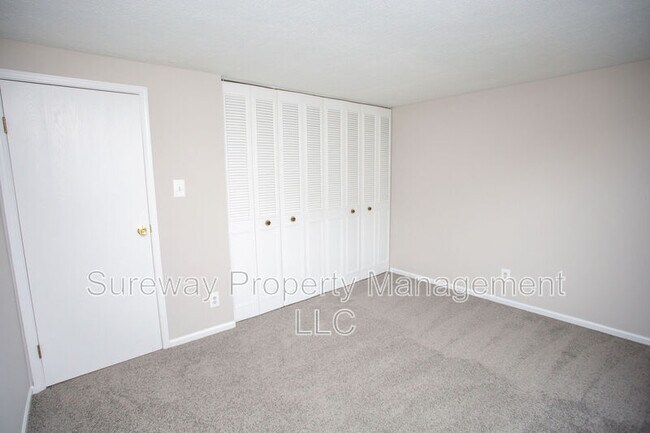 Building Photo - 57 Lady Diana Cir