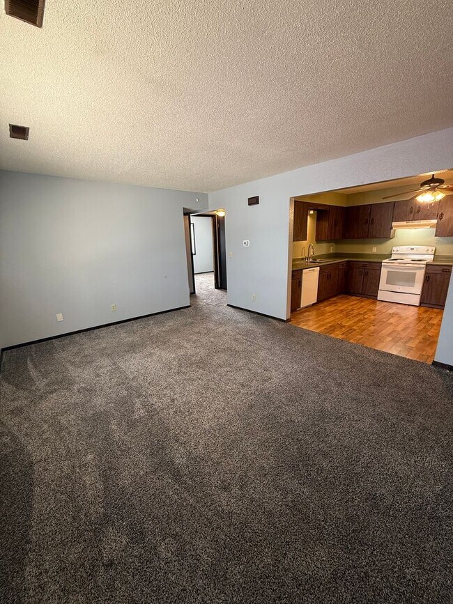 Building Photo - 3108 Sycamore Terrace