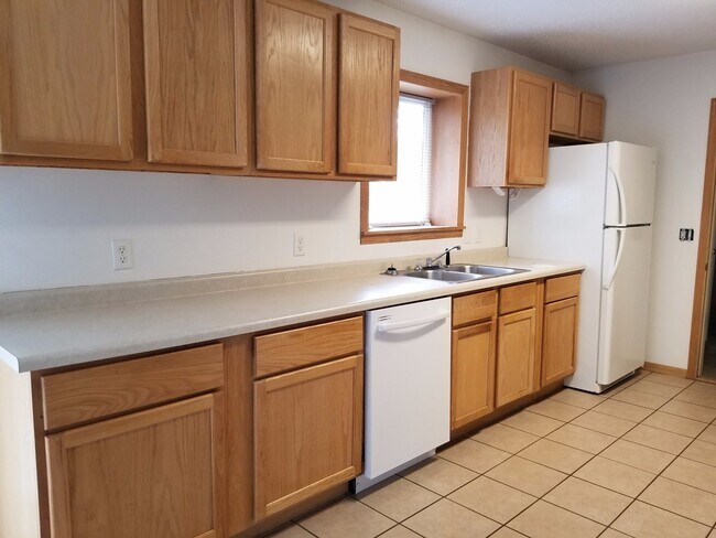 Building Photo - Single Level Energy Efficient 2+ Bedroom H...