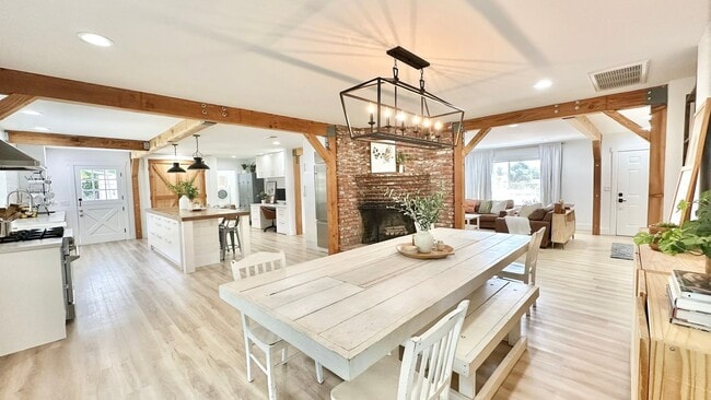 Building Photo - Beautifully Remodeled and Charming Country...