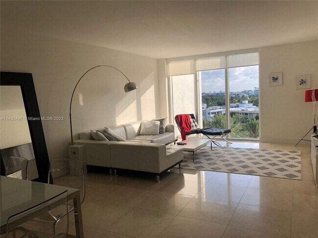 Building Photo - 10275 Collins Ave