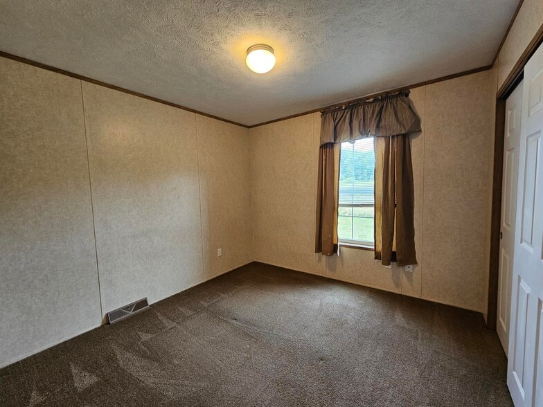 Building Photo - 236 Maverick Ln
