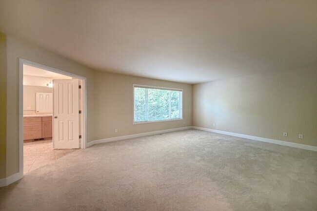 Building Photo - 5Bd/2.75Ba Sammamish Home