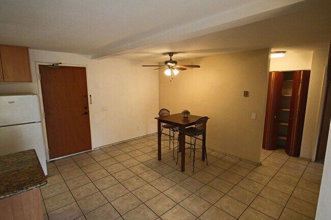 Building Photo - Best Priced 2 Bedroom Condo in the Heart of UTC