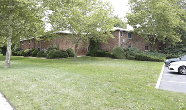 Primary Photo - Farmingdale Apartments