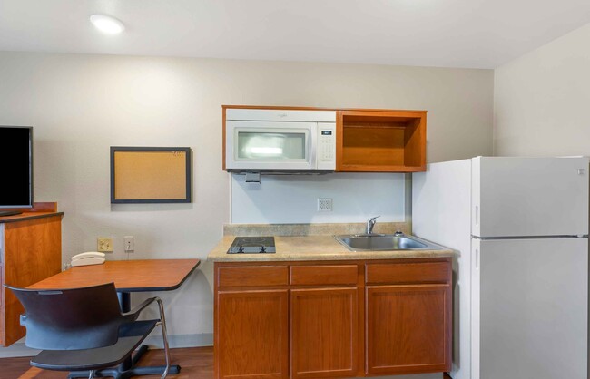 Building Photo - Furnished Studio-Denver - Airport