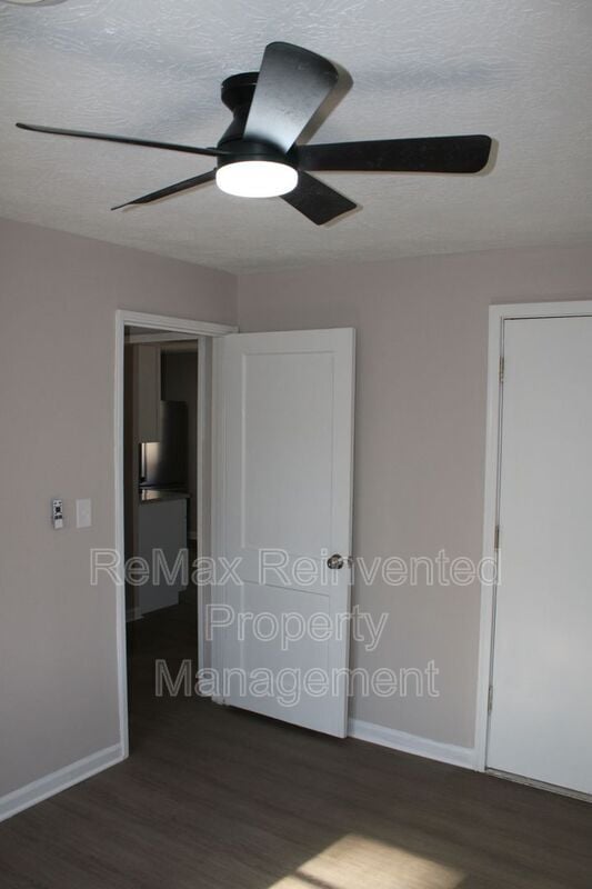 Building Photo - 301 Jehossee Dr SE