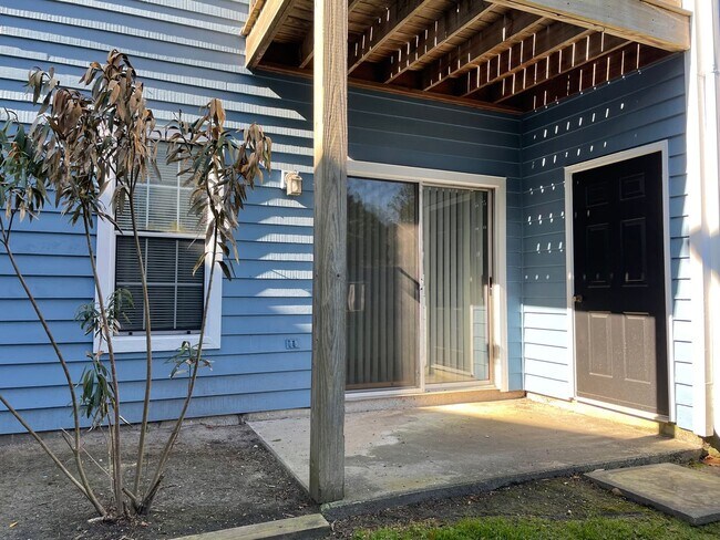 Building Photo - Renovated first floor condo with community...