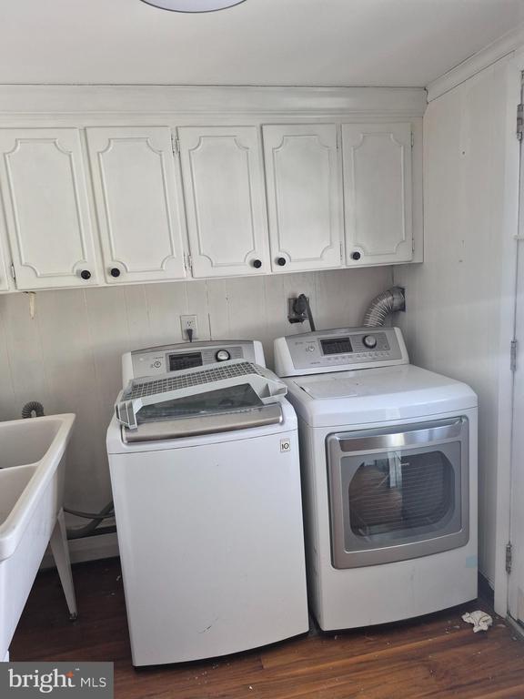 Building Photo - 901 Montgomery Ave