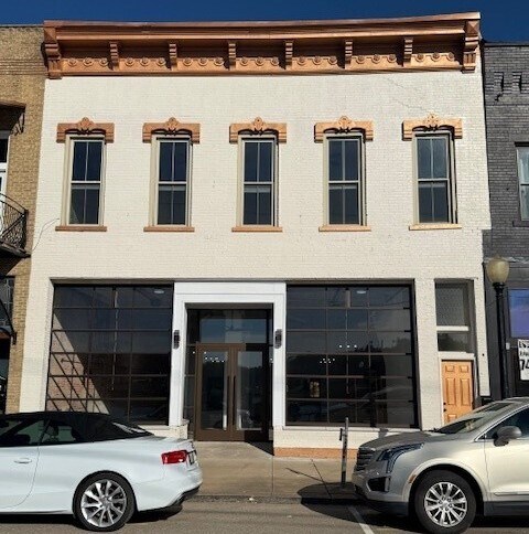 Primary Photo - 206 E Main St