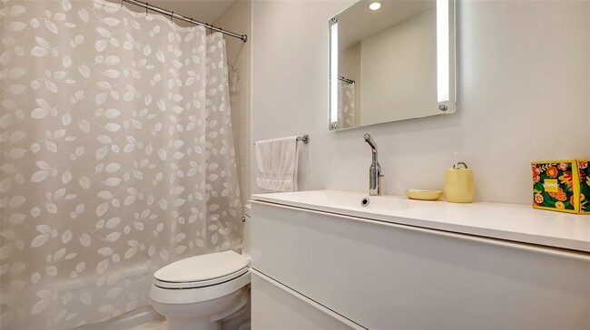 Building Photo - 1621 Clower Creek Dr