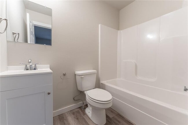 Building Photo - 1370 N Porter Rd