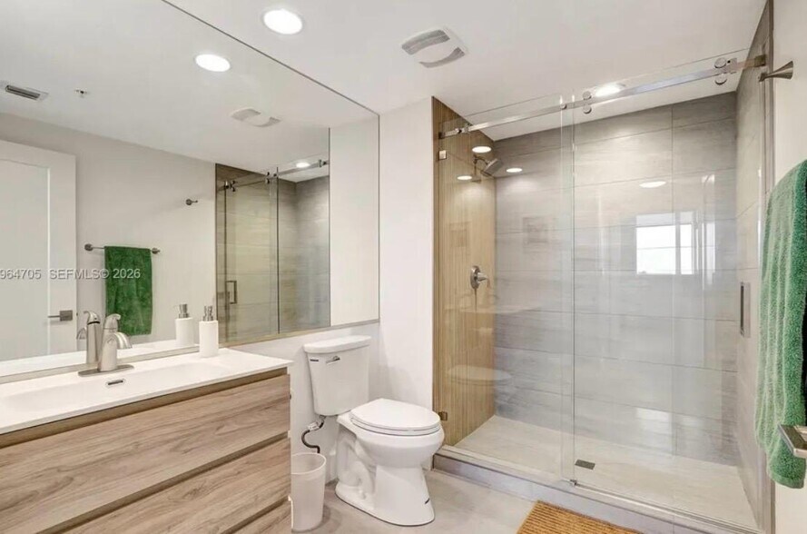 Building Photo - 18800 NE 29th Ave