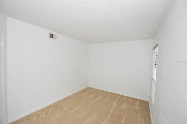 Building Photo - 11 Surrey Ct