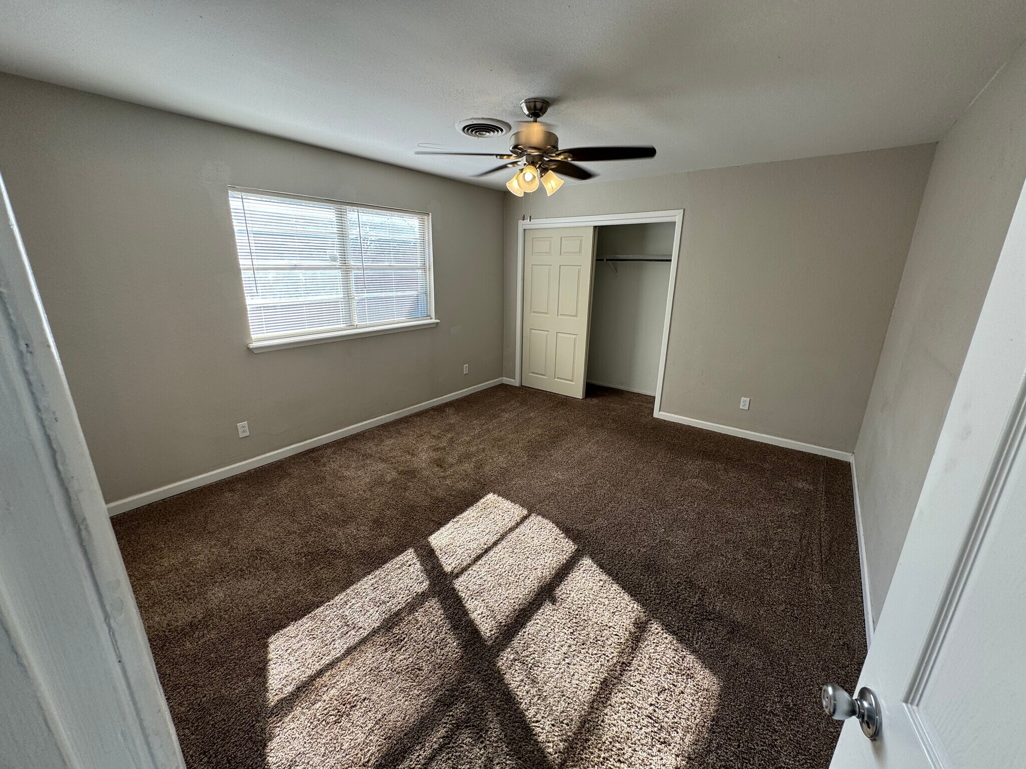 Building Photo - 5412 39th Dr