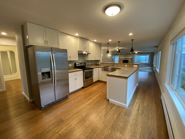 Building Photo - Spacious 2-Bed, 2-Bath Duplex Retreat Over...