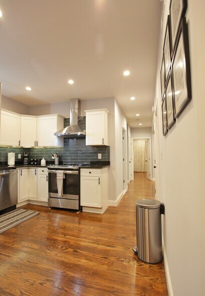 Building Photo - 289 Main St