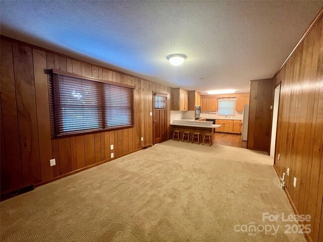 Building Photo - 294 Spicewood Cir