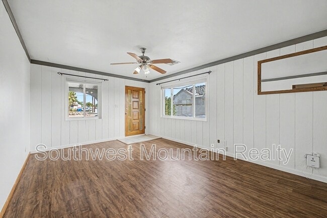Building Photo - 560 S Grand Dr