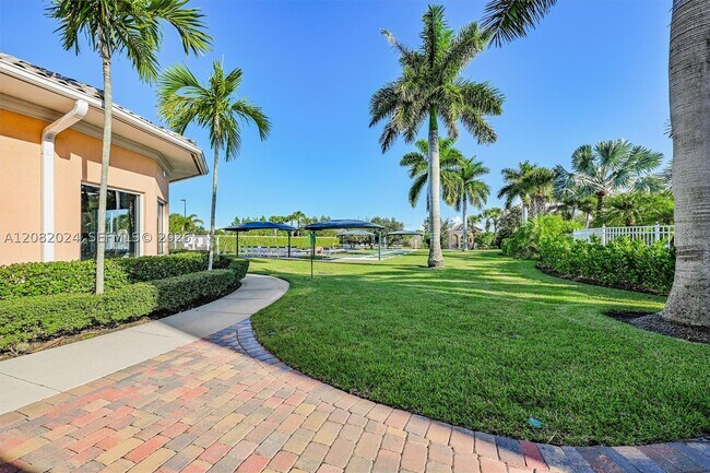 Building Photo - 10733 SW Elsinore Dr