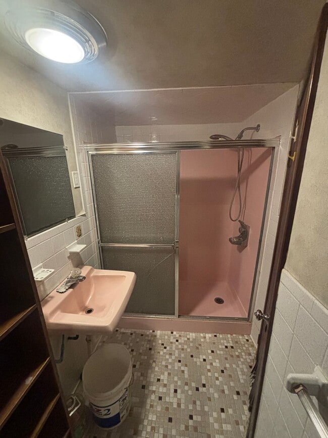 Building Photo - 10 Town Hill Ave