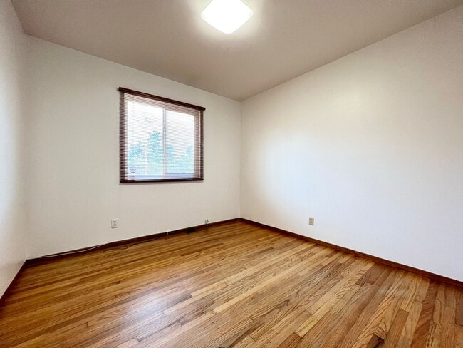 Building Photo - Updated 3-Bed / 2-Bath Single-Family Home!