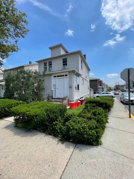 Building Photo - 188 Palisade Ave