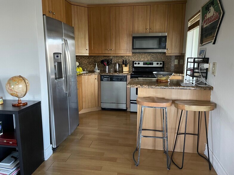 Building Photo - 1423 Holly Heights Dr