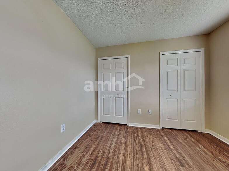 Building Photo - 12613 Longcrest Dr