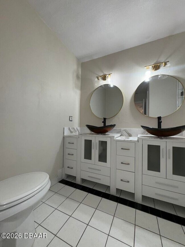 Building Photo - 190 Hidden Hills Dr