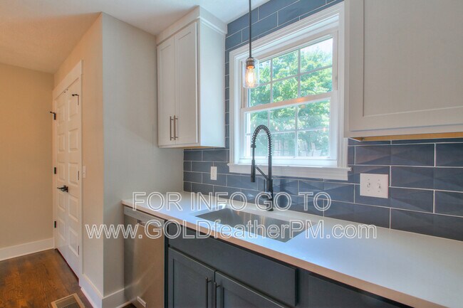 Building Photo - 3025 Blackwood Dr