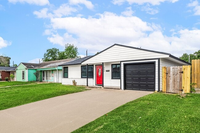 Building Photo - 404 Glenmore Dr